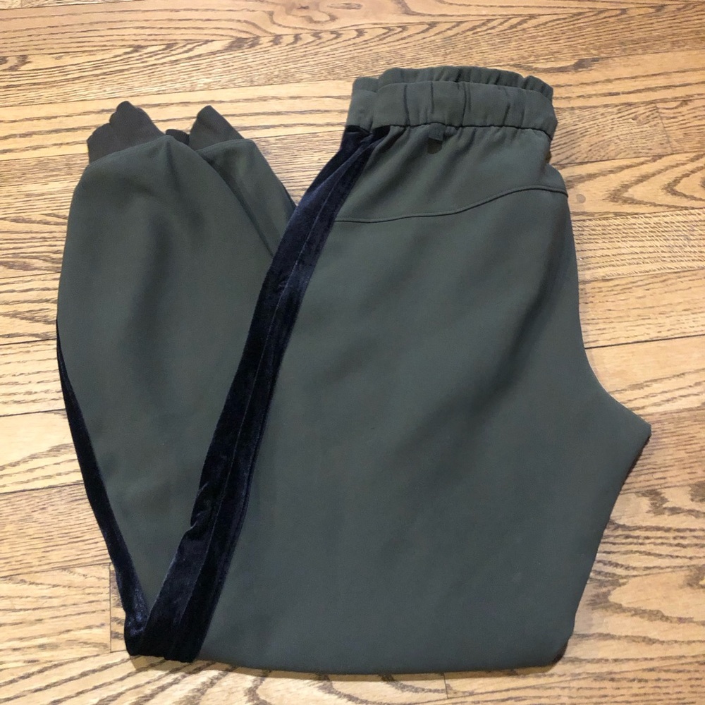 Lululemon On The Fly Jogger Olive Velvet Trim